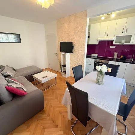 Andelina, Apartment Split