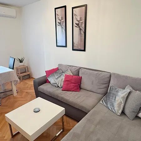 Andelina, Apartment *