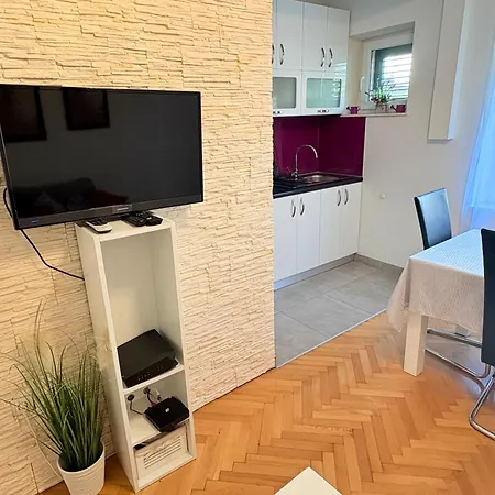 Andelina, Apartment Split